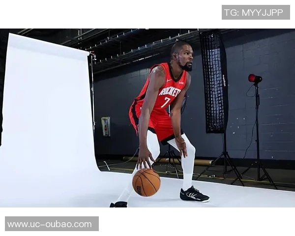 杜兰特首节表现抢眼5篮板3投3中贡献7分1助攻展现实力